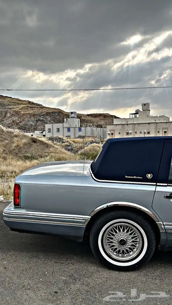 للبيع لينكون تاون كار موديل 1991 مخزن 4