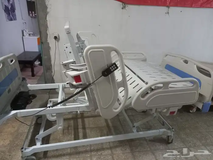 سرير طبي كهربائي عرض متر 4
