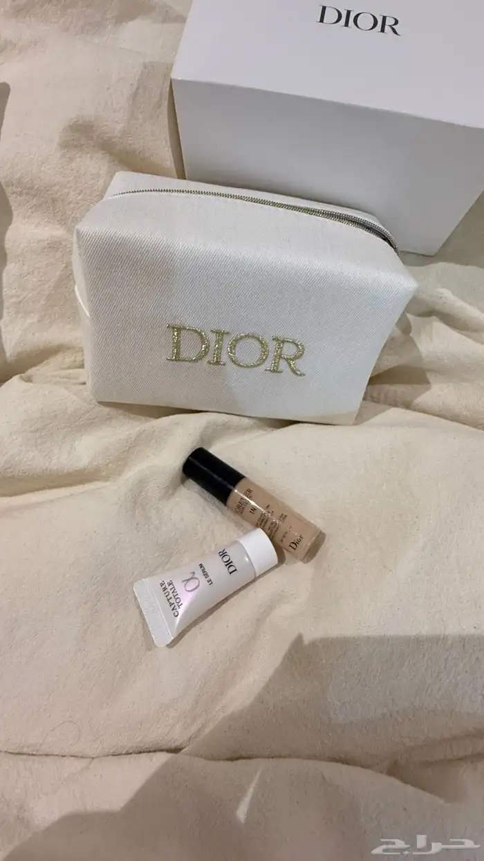 شنطة ميكب ديور ابيض وذهبي cosmatic dior bag white and gold 0