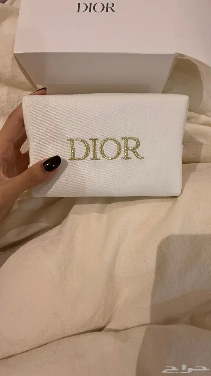 شنطة ميكب ديور ابيض وذهبي cosmatic dior bag white and gold 1