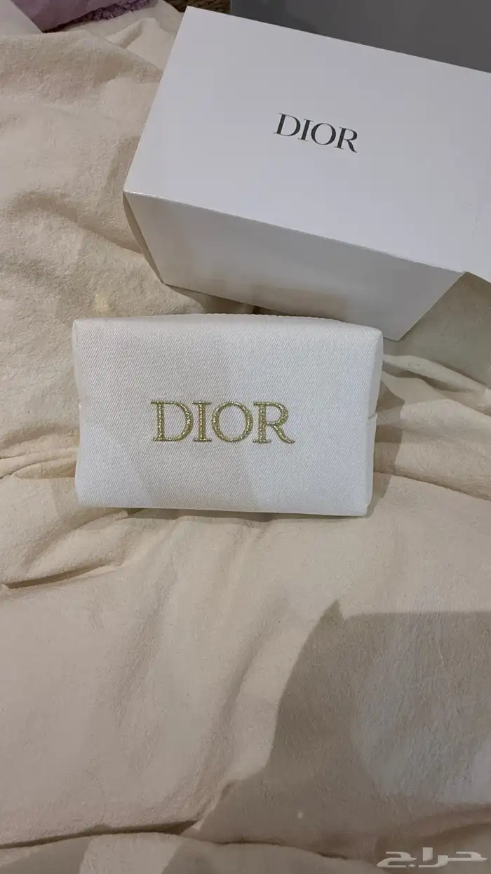 شنطة ميكب ديور ابيض وذهبي cosmatic dior bag white and gold 2