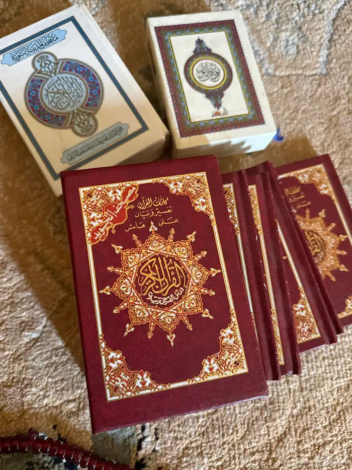 قران كريم مصاحف للبيع مقاسات وسط مع سبحة فريدة 4
