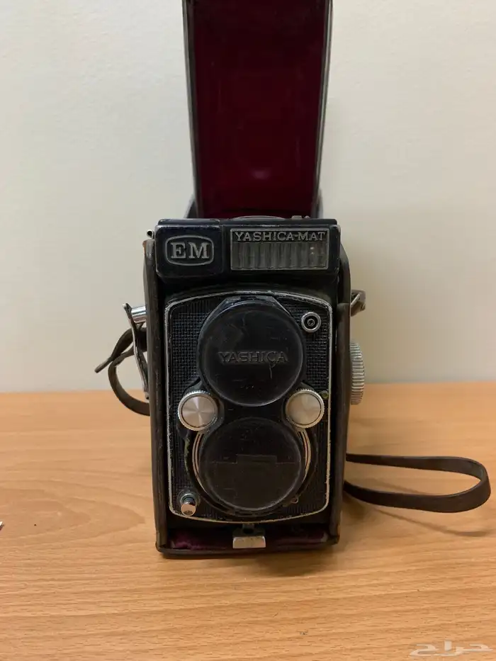 كاميرا قديمة YASHICA 3