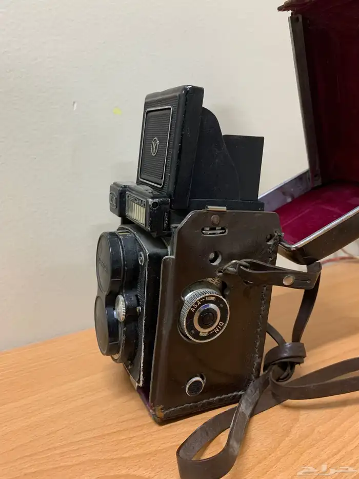 كاميرا قديمة YASHICA 5
