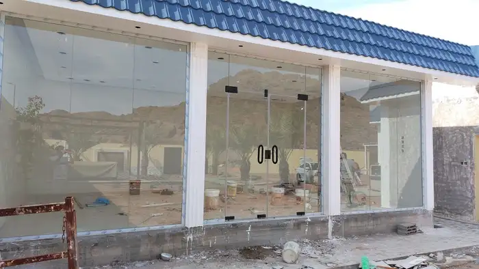 زجاج سكريت بجميع اعماله 29