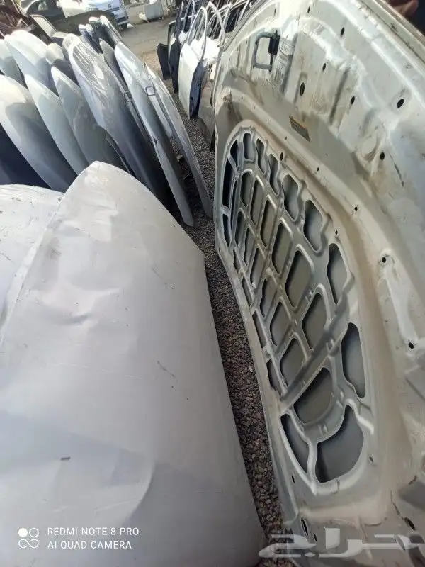 يوجد لدينا جمع انواع الصدمات وشمعات ورفارف وابواب وكبابيت ل 4