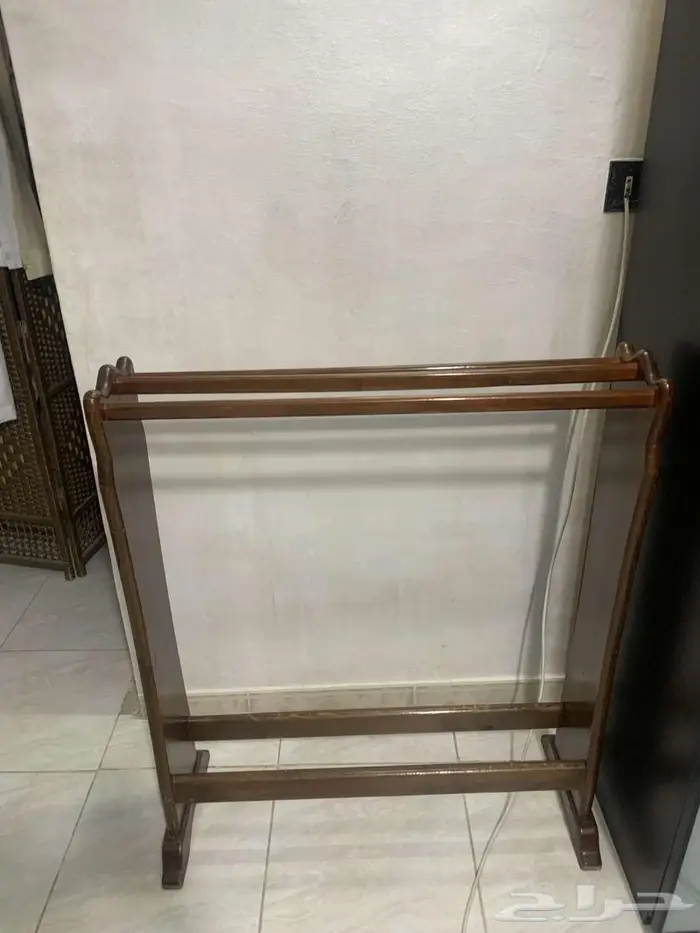 علاقة ملابس و شماغ للبيع 0