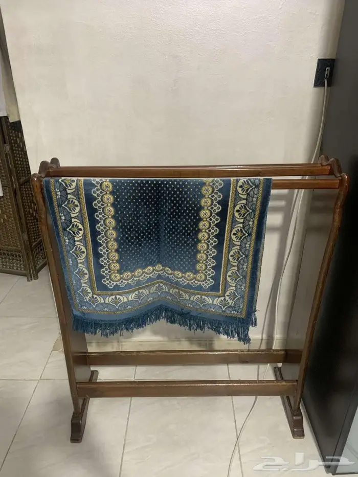 علاقة ملابس و شماغ للبيع 1
