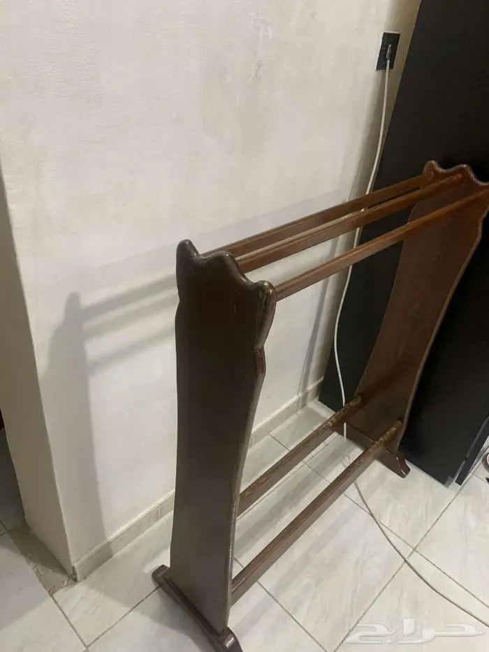 علاقة ملابس و شماغ للبيع 2