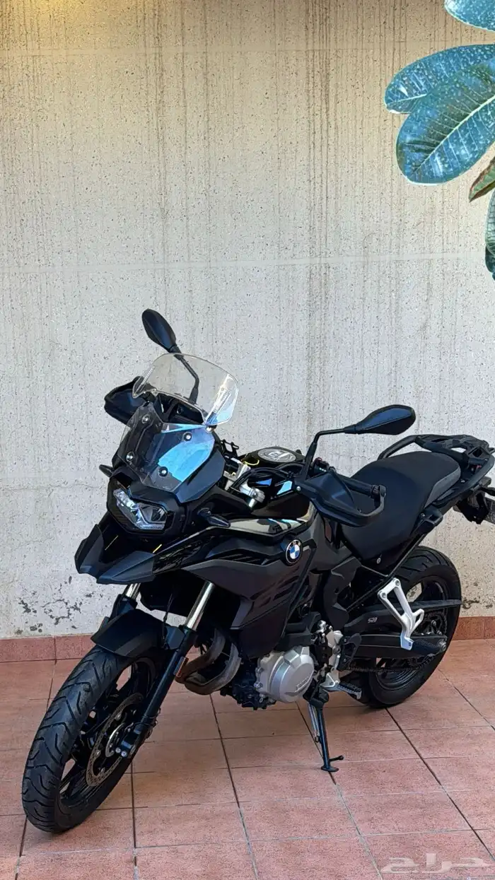 دباب BMW GS 750 1