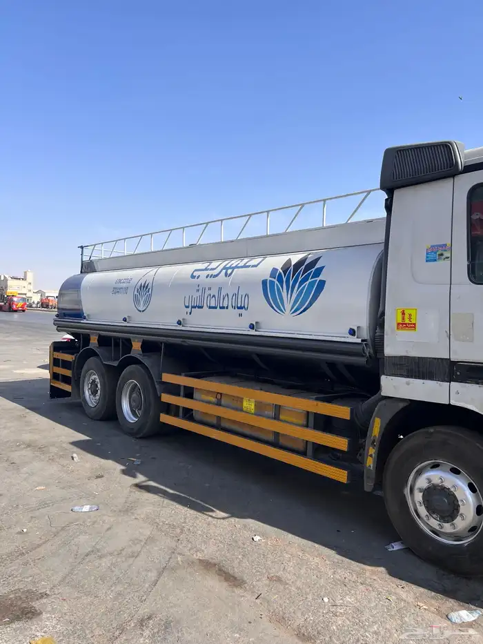 وايت 18 طن ماء للأيجار للمشاريع مع السائق 0