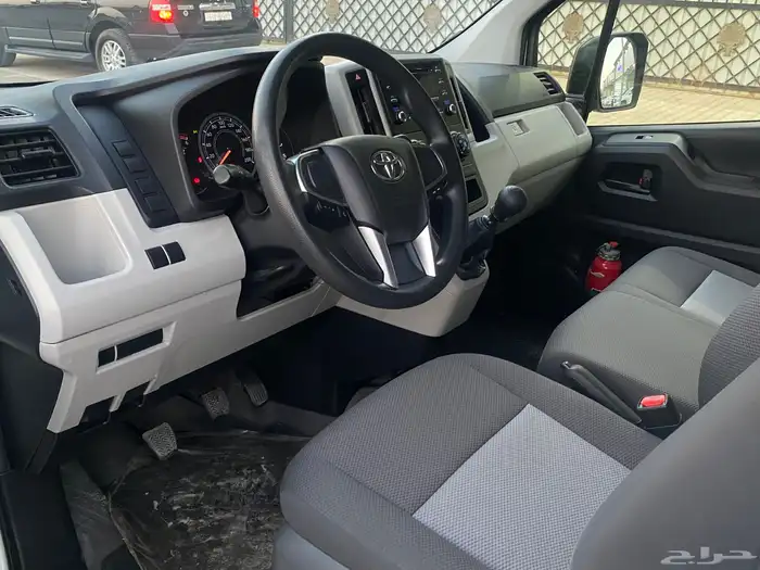 تويوتا باص بضاعه ثلاجه 2023 ديزل ممشى قليل 8