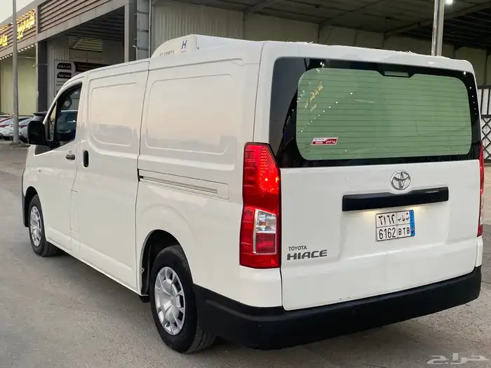 تويوتا باص بضاعه ثلاجه 2023 ديزل ممشى قليل 6