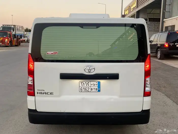 تويوتا باص بضاعه ثلاجه 2023 ديزل ممشى قليل 5