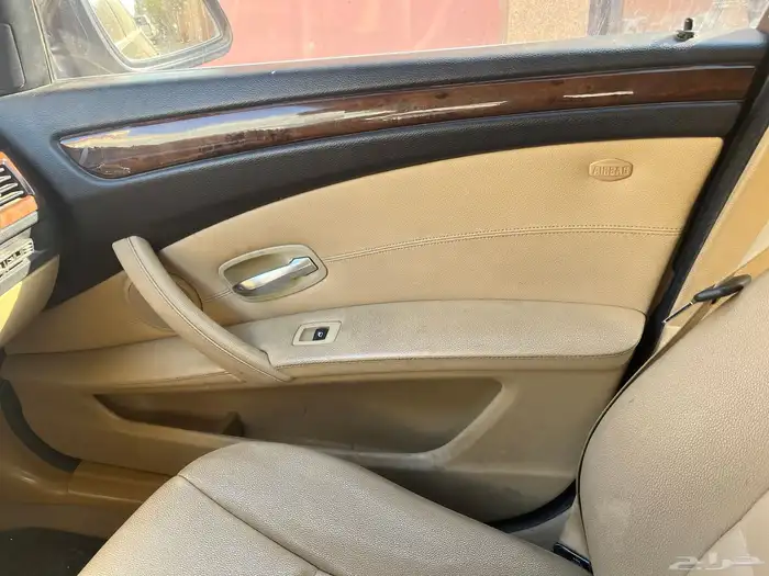 بي ام دبليو - 520i - اسود - اقتصادية 4 سلندر 16