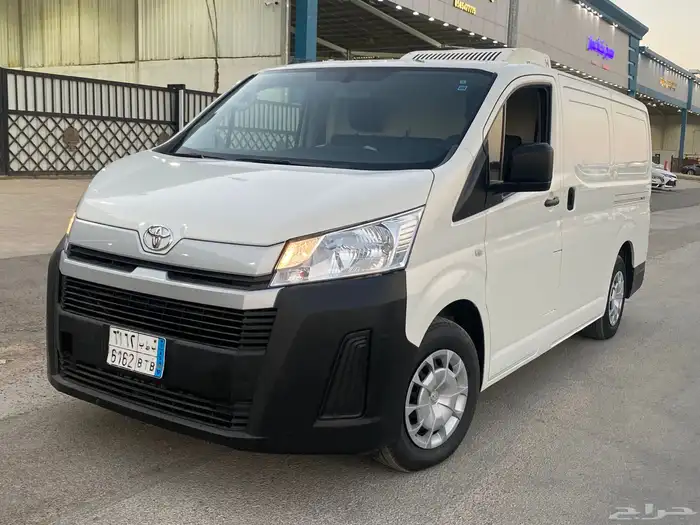 تويوتا باص بضاعه ثلاجه 2023 ديزل ممشى قليل 1