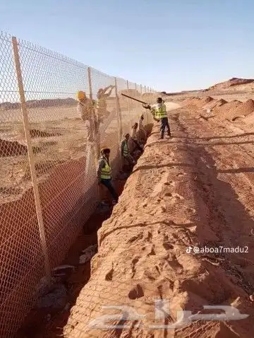 متخصصون في تنفيذ أعمال الشبك والسياج الحديدي للمزارع   والح 9