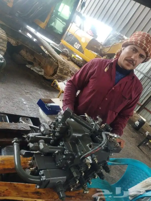 ميكانيكي معدات ثقيله وترلات 3
