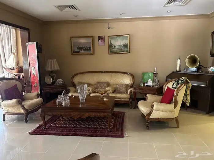 كنب بيج اطراف خشب 2