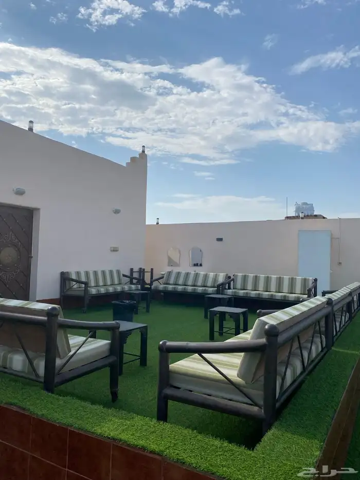 استراا حه قسمين وكل قسم مسبح كبير ويوجد ملعب متاح للحجز 3