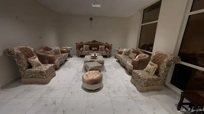 للبيع كنب رجال نظيف وجودة عالية 0