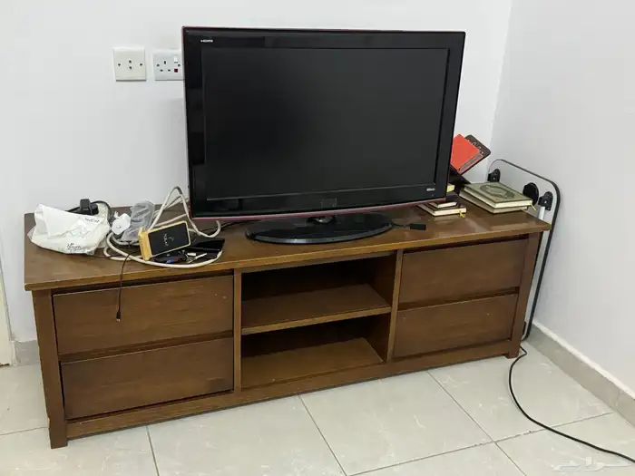 طقم كنب وشاشه 36 بوصه وطاولة تلفزيون 3