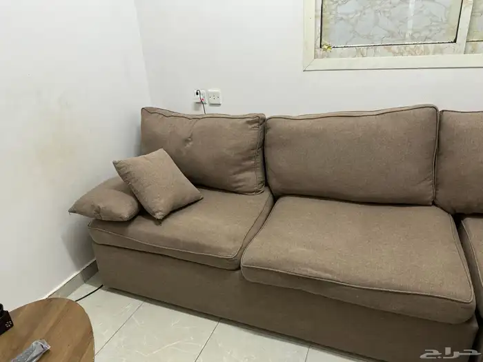 طقم كنب وشاشه 36 بوصه وطاولة تلفزيون 6