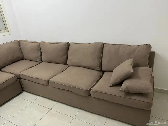 طقم كنب وشاشه 36 بوصه وطاولة تلفزيون 4