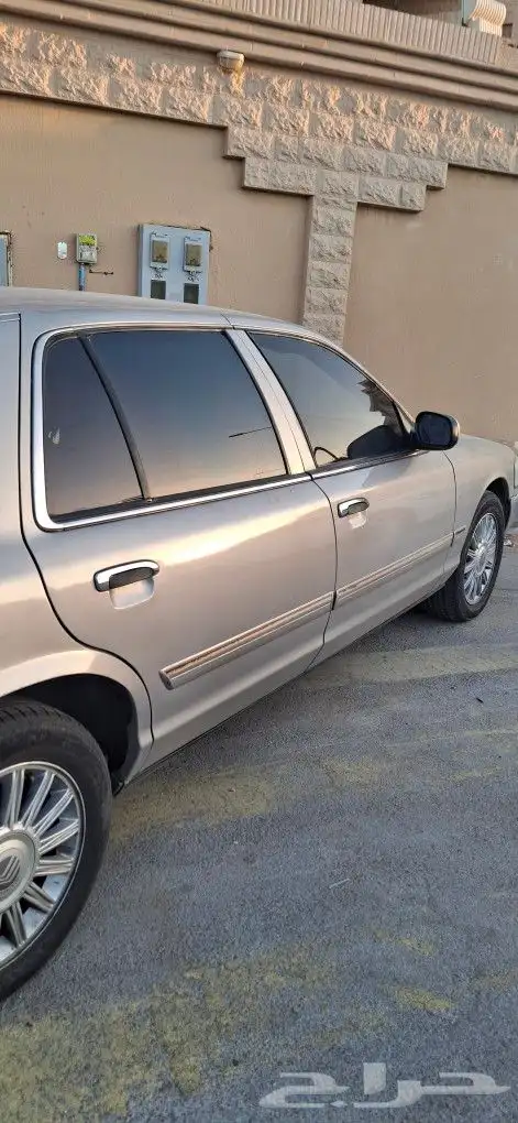 فورد قراند ماركيز 2009 للبيع 2