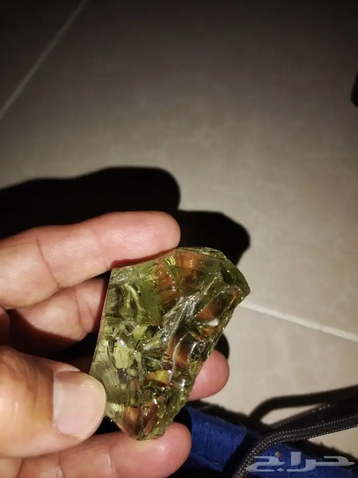 حجر كريم صافي وصلب وثقيل وله منظر جميل جدا 1