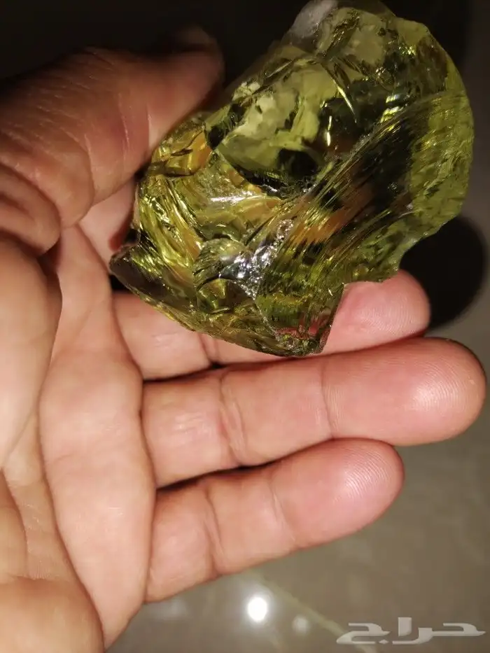 حجر كريم صافي وصلب وثقيل وله منظر جميل جدا 2