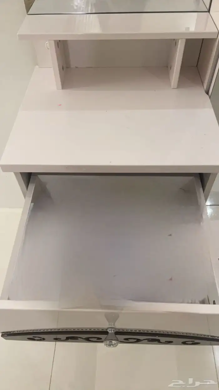 تسريحة   طاولة 2