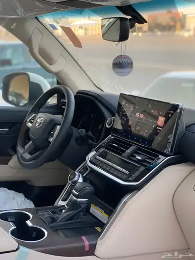 تويوتا لاندكروزر GXR 4بنزين 2024 8
