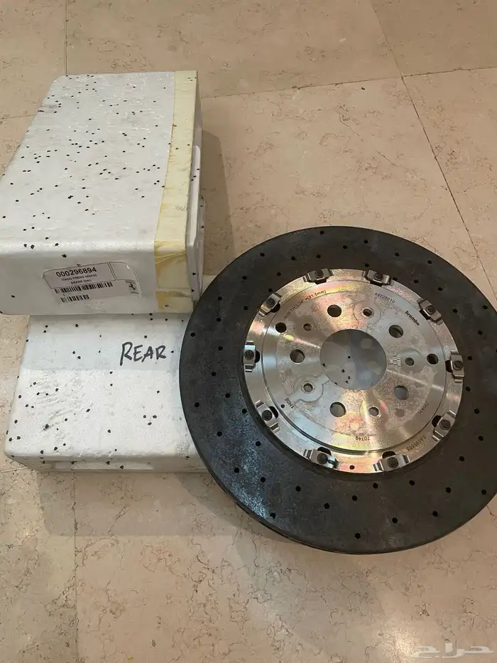 طقم هوبات اصلي كامل فيراري FF استخدام بسيط جدا لايذكر 0