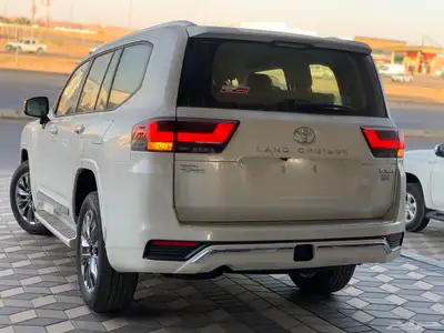 تويوتا لاندكروزر GXR 4بنزين 2024 3