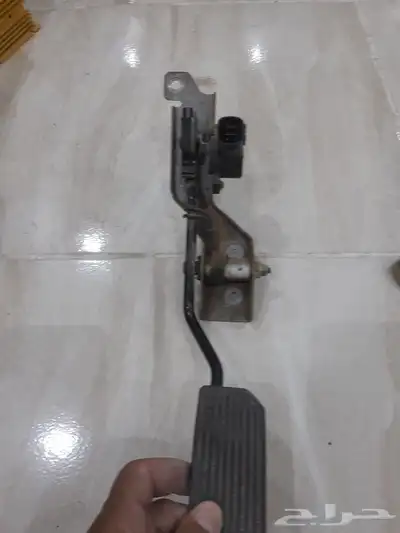 قطع غيار صني 2010 متنوعه قير تماتيك كامل نظيف علبه دركسون 41