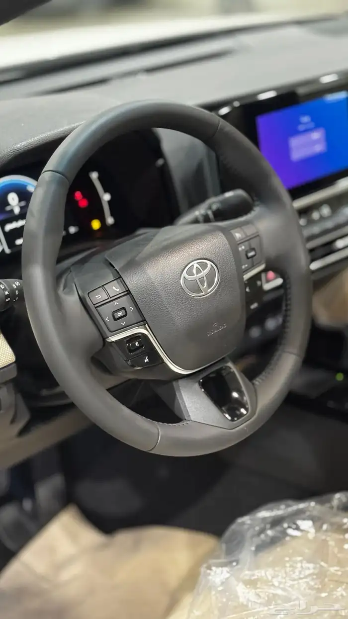 تويوتا كامري LE هايبرد 2025 سعودي تيتانيوم اصفار 8