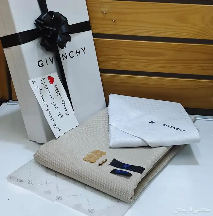 طقم شماغ و قماش مع ملحقاتها 2