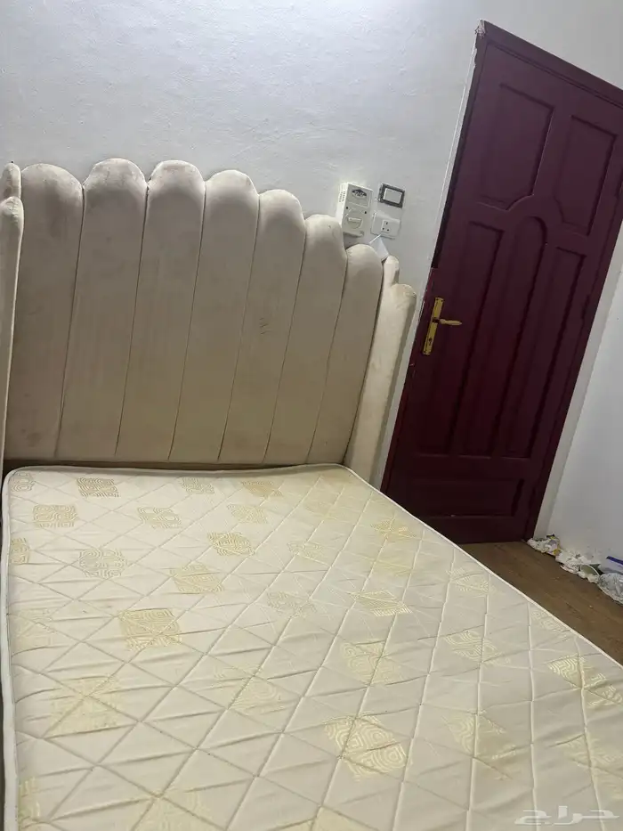سرير ومرتبه نظيف للبيع 3