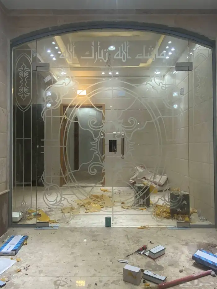جميع اعمال الزجاج والمرايا وسكوريت. 14