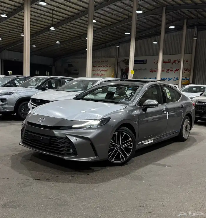 تويوتا كامري LE هايبرد 2025 سعودي تيتانيوم اصفار 1