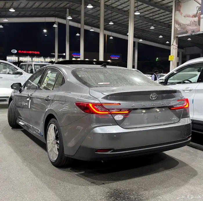 تويوتا كامري LE هايبرد 2025 سعودي تيتانيوم اصفار 4