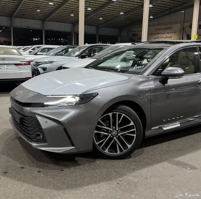 تويوتا كامري LE هايبرد 2025 سعودي تيتانيوم اصفار 3