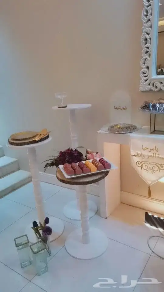 طاولات حديثة وا ورود عملاق للايجار 8