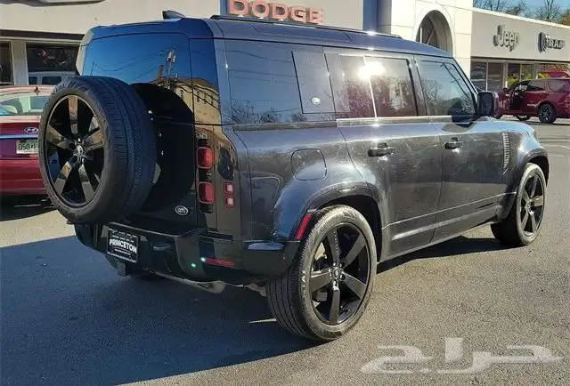 2022 Land Rover Defender 110 X-Dynamic SE 3