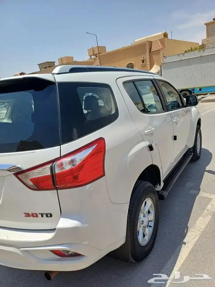 جيب ايسوزوا ديزل ام يو اكس موديل 2019 بدون دبل الحد 50 الف 12