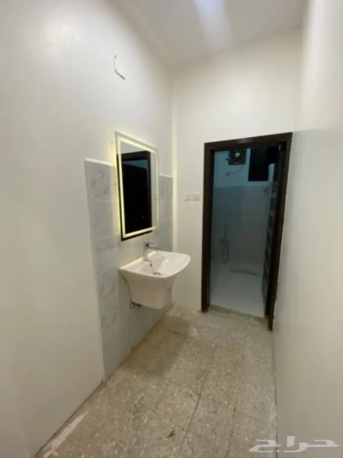 شقة للايجار حي شكر تم التاجير 2