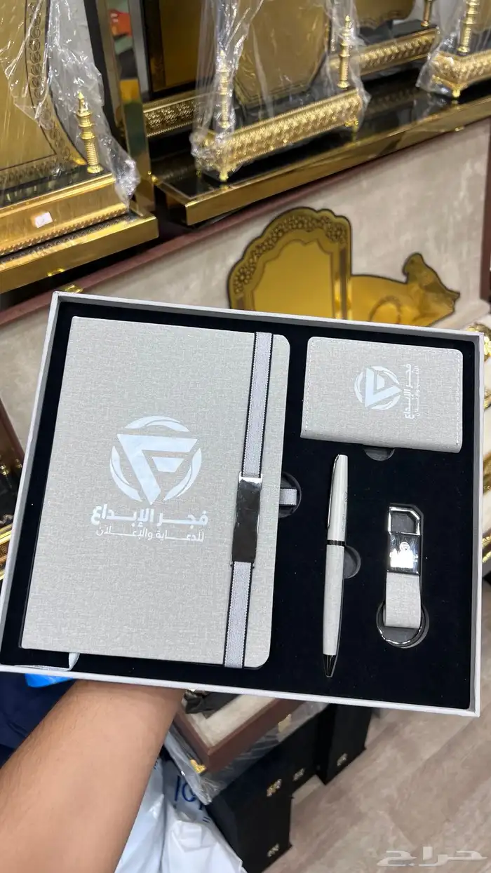تصميم طباعة حروف بارزة كلادينج بنرات دعاية و اعلان تصنيع 5