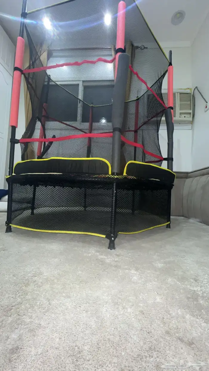 نطيطه اطفال ورفوف خشب نظيفه للبيع 0