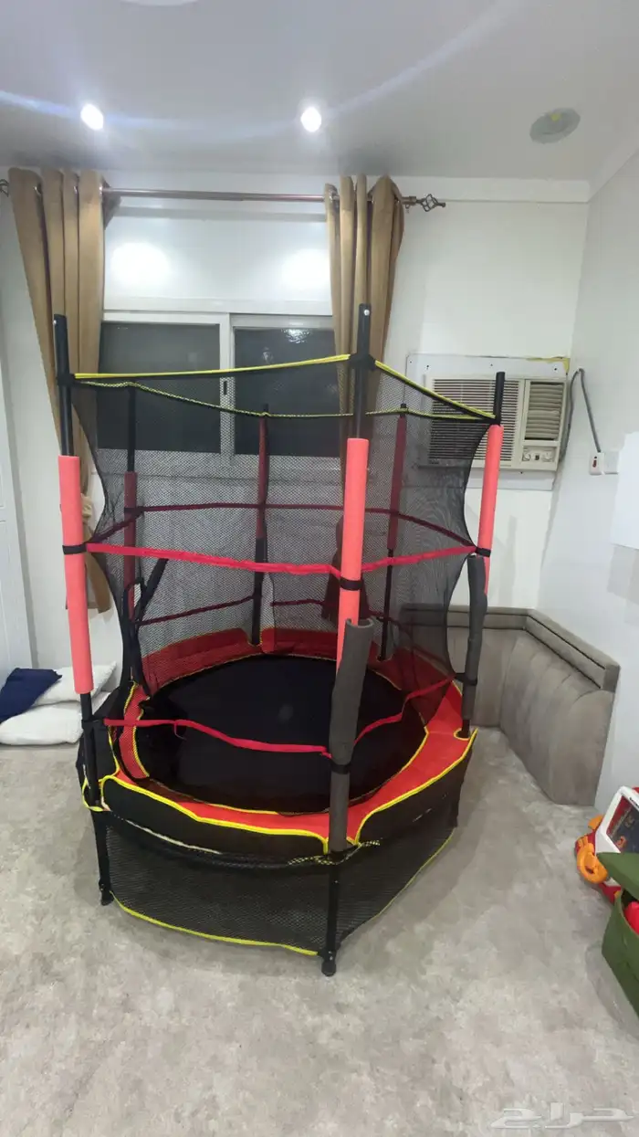 نطيطه اطفال ورفوف خشب نظيفه للبيع 1